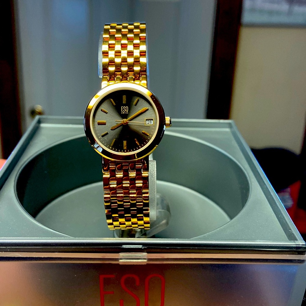 ESC Swiss watch. Vintage. Ladies. Never worn.